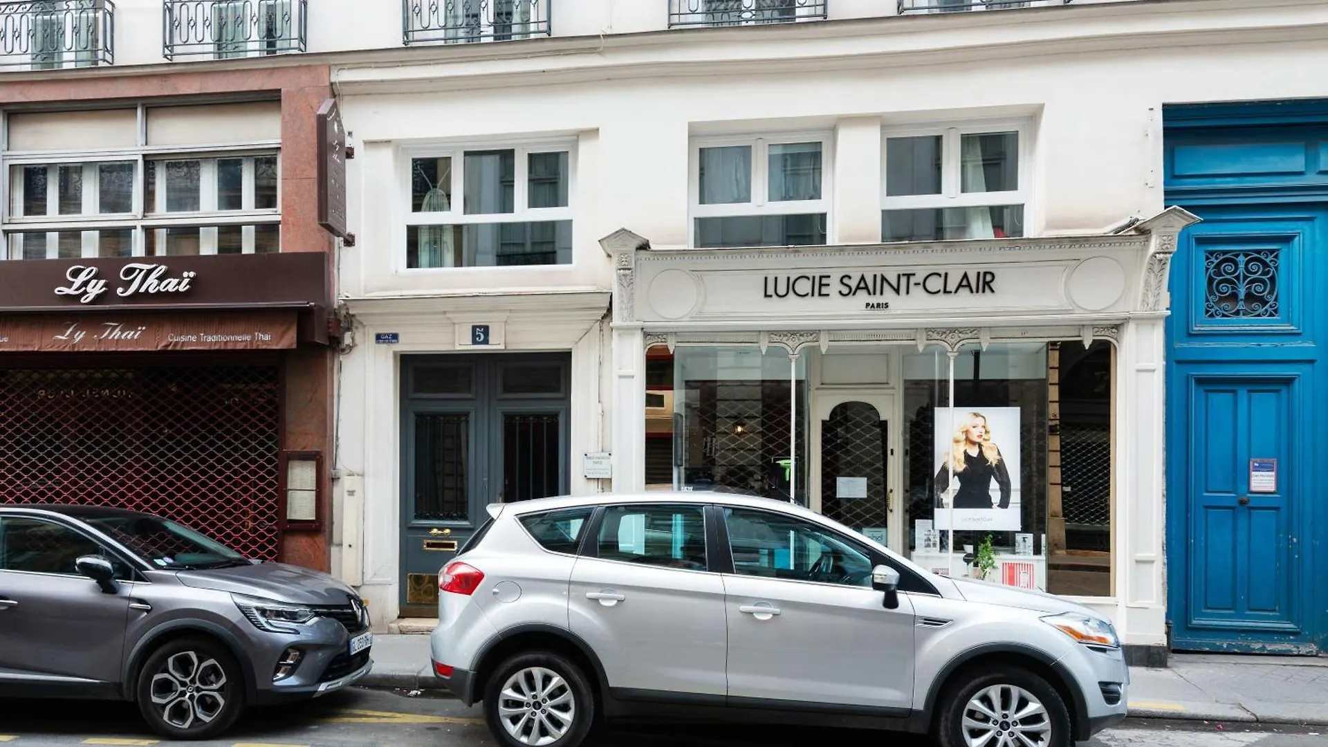 Champs Elysee Near President'S Palace With And Ac Paris